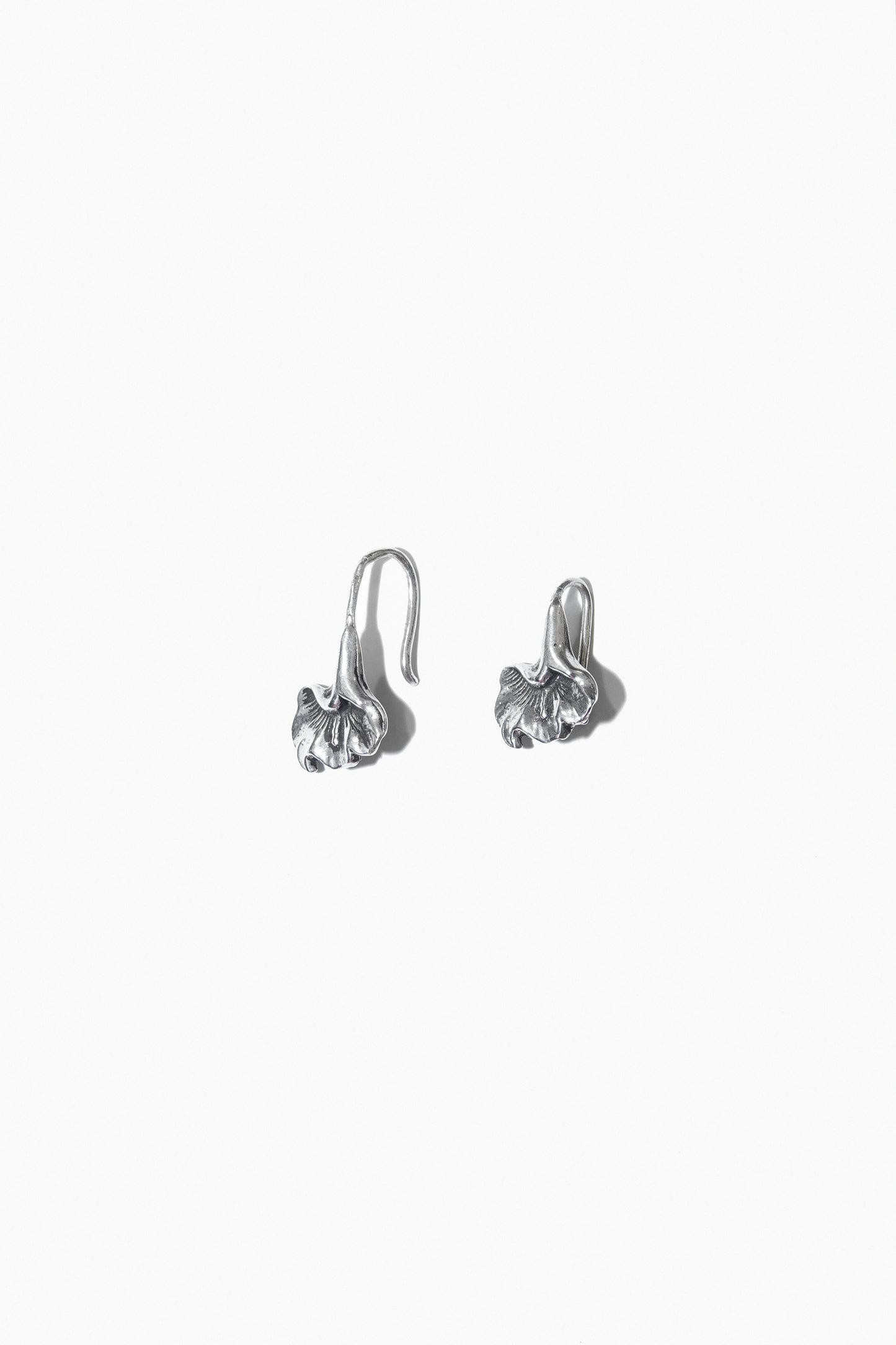 ASYMMETRICAL HANGING FLOWER EARRINGS (STERLING SILVER)