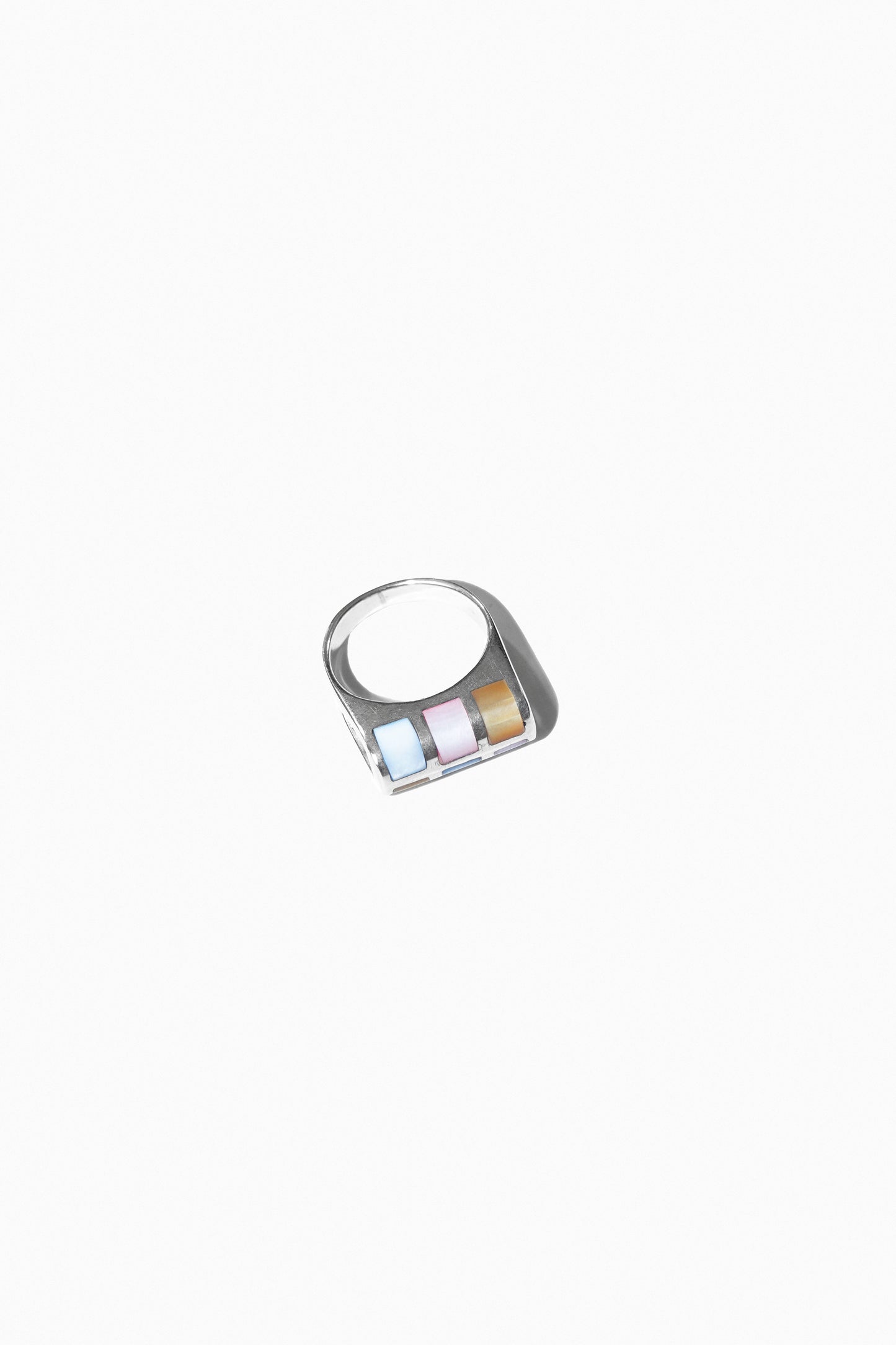 HILL MOTHER OF PEARL RING (STERLING SILVER)