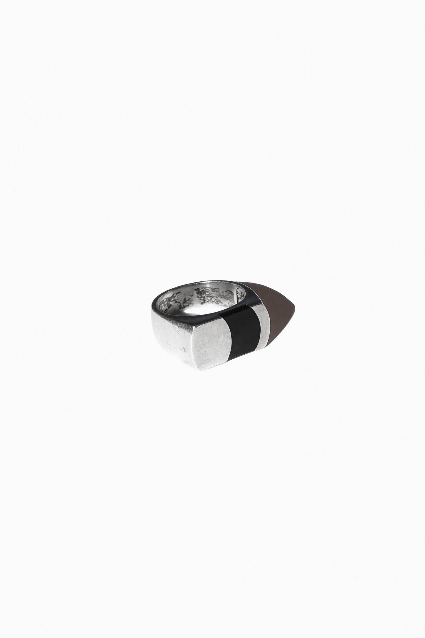ONYX CURVE SIGNET RING (STERLING SILVER)