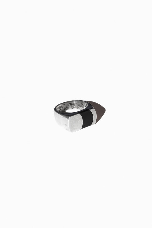 ONYX CURVE SIGNET RING (STERLING SILVER)