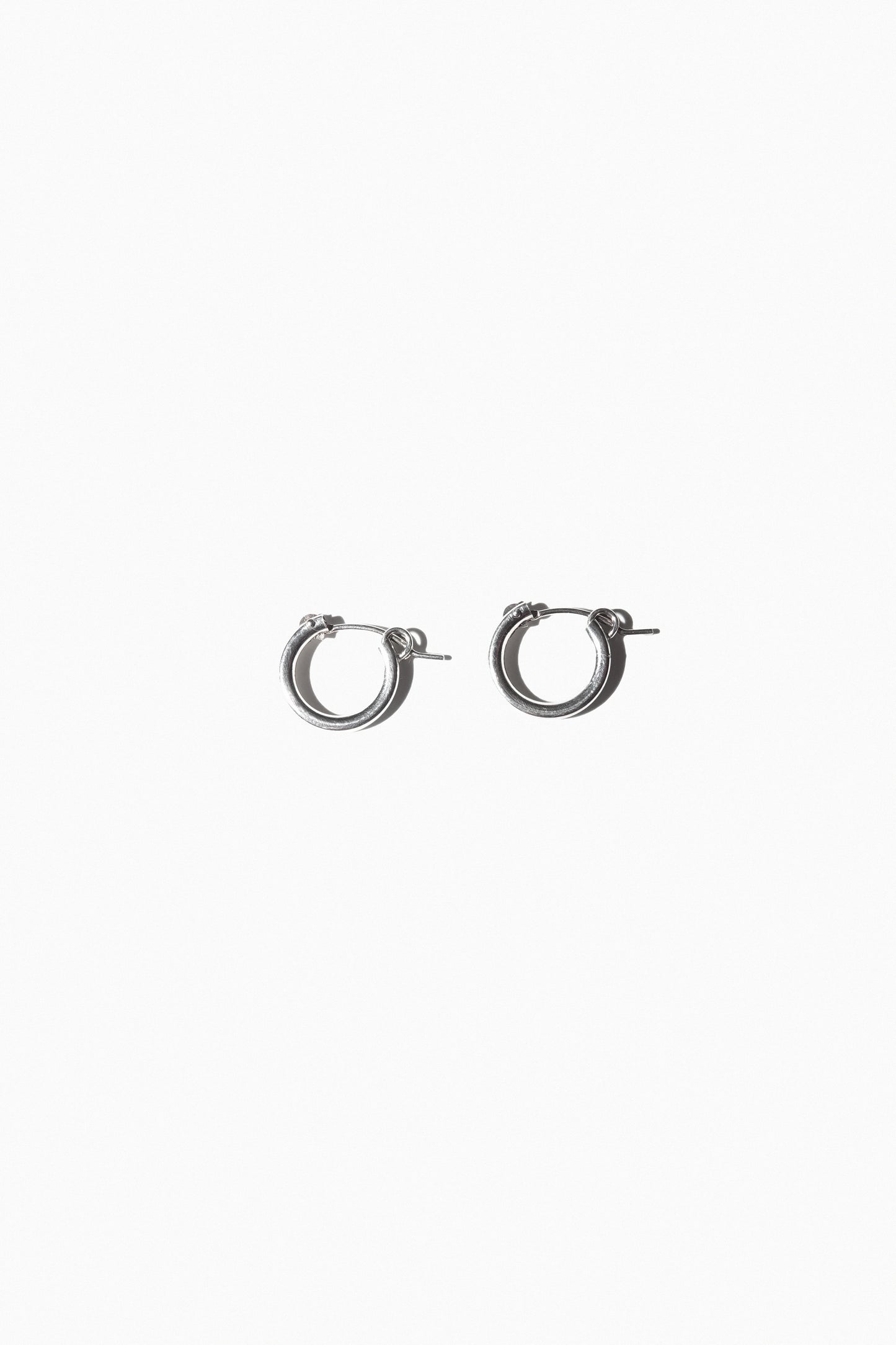 TINY RIM HOOPS (STERLING SILVER)