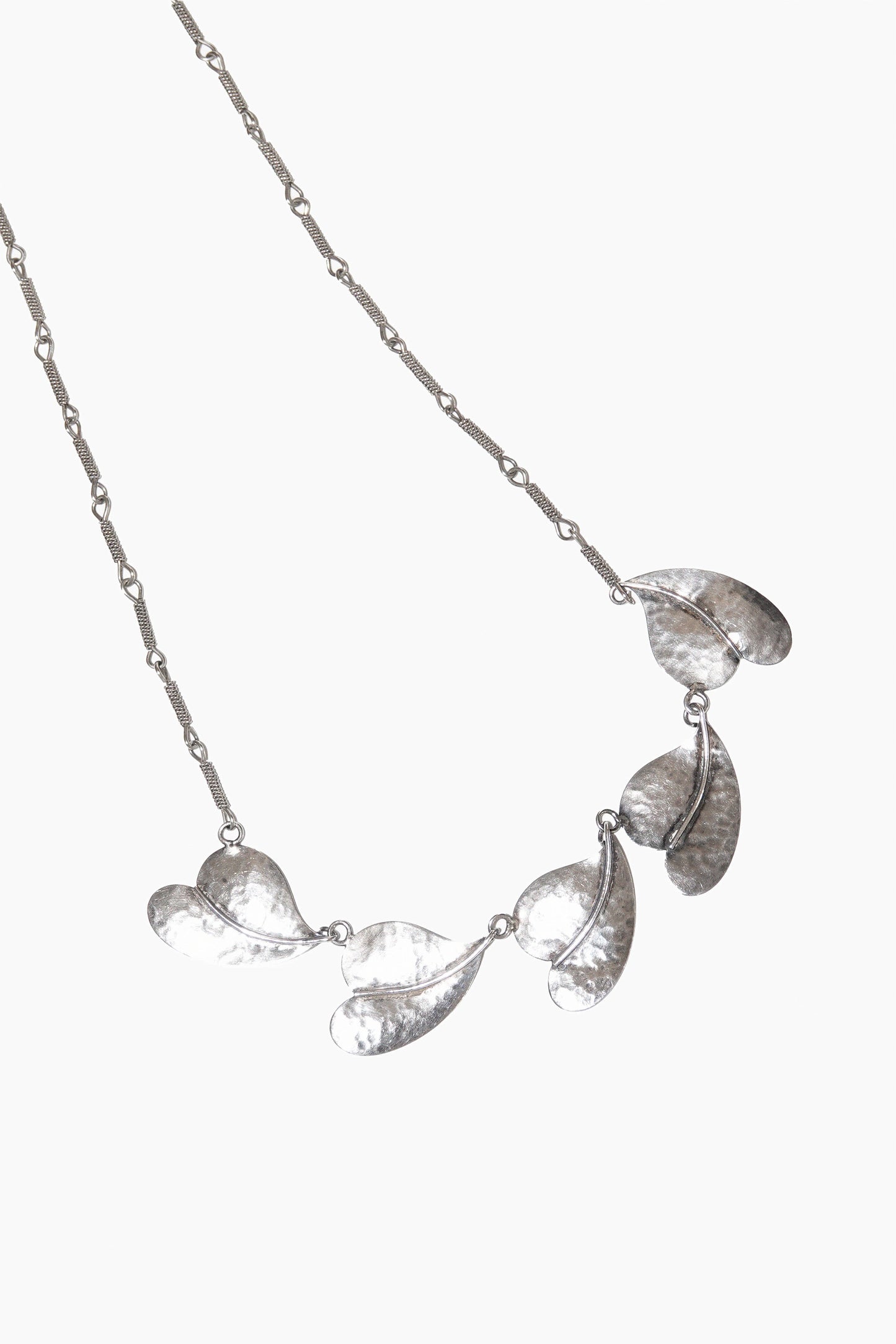 HAMMERED LILY NECKLACE (STERLING SILVER)