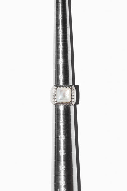 MOTHER OF PEARL RIDGE SIGNET (STERLING SILVER)