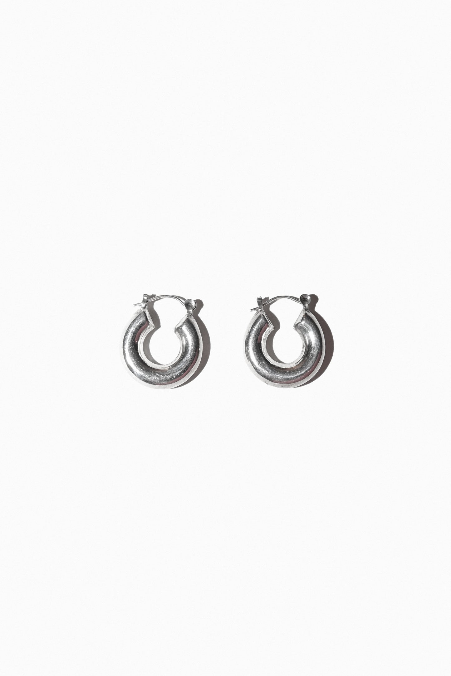 PUFF 7/8" HOOP EARRINGS (STERLING SILVER)