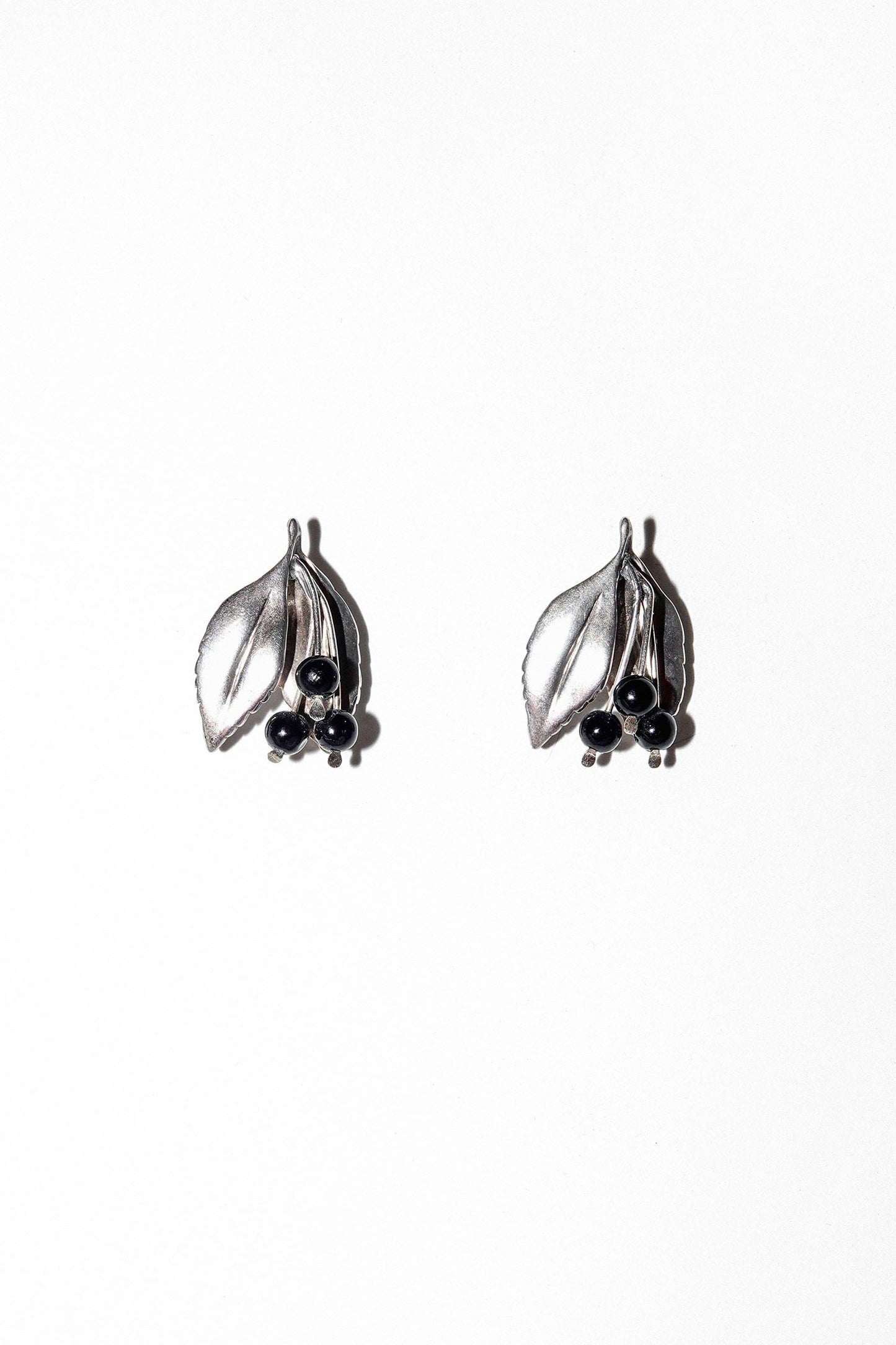 CHERRIES EARRINGS (BLACK ONYX)