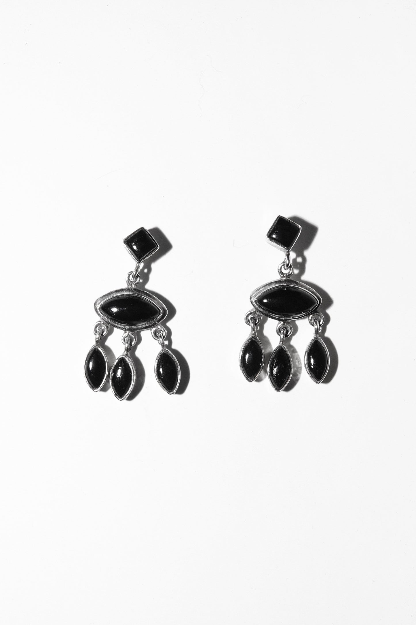 CHANDELIER EYE EARRINGS (BLACK ONYX)