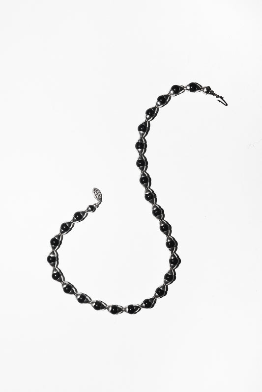 HOURGLASS NECKLACE (ONYX)