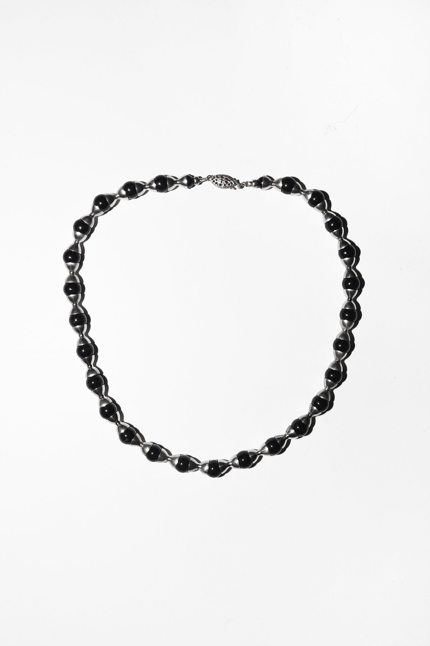 HOURGLASS NECKLACE (ONYX)