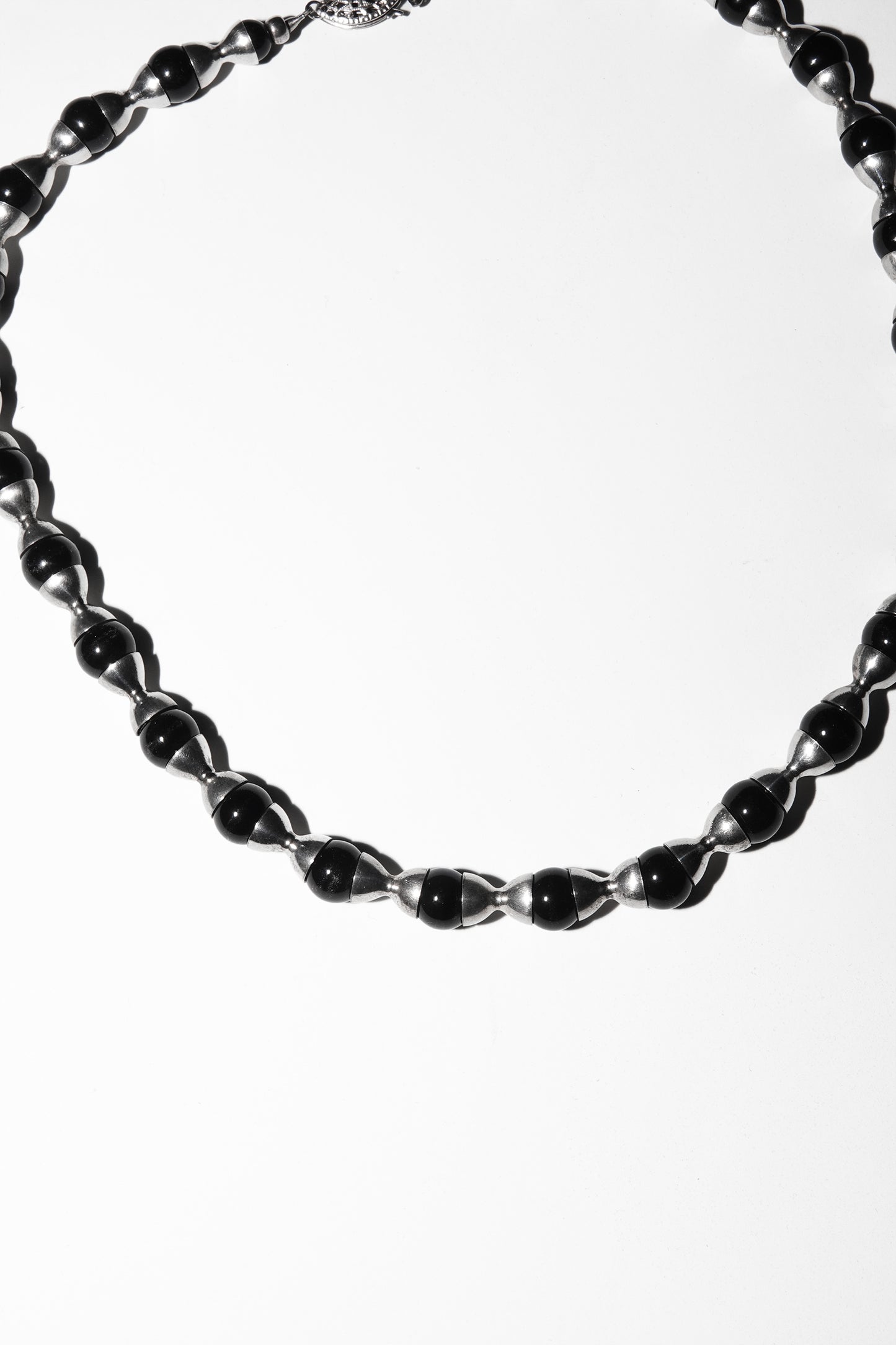 HOURGLASS NECKLACE (ONYX)
