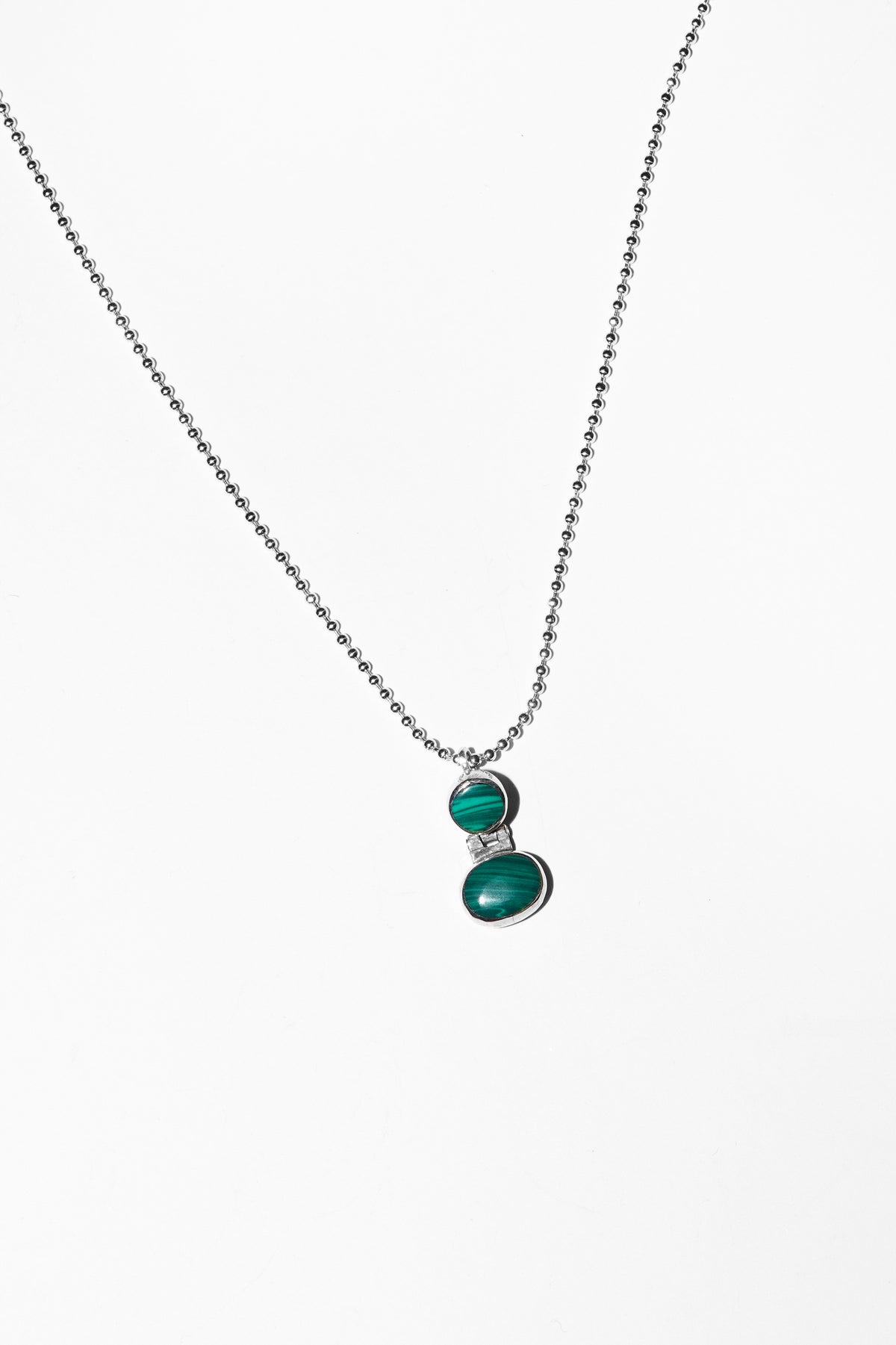 Malachite Oval Circle Necklace (Sterling Silver)