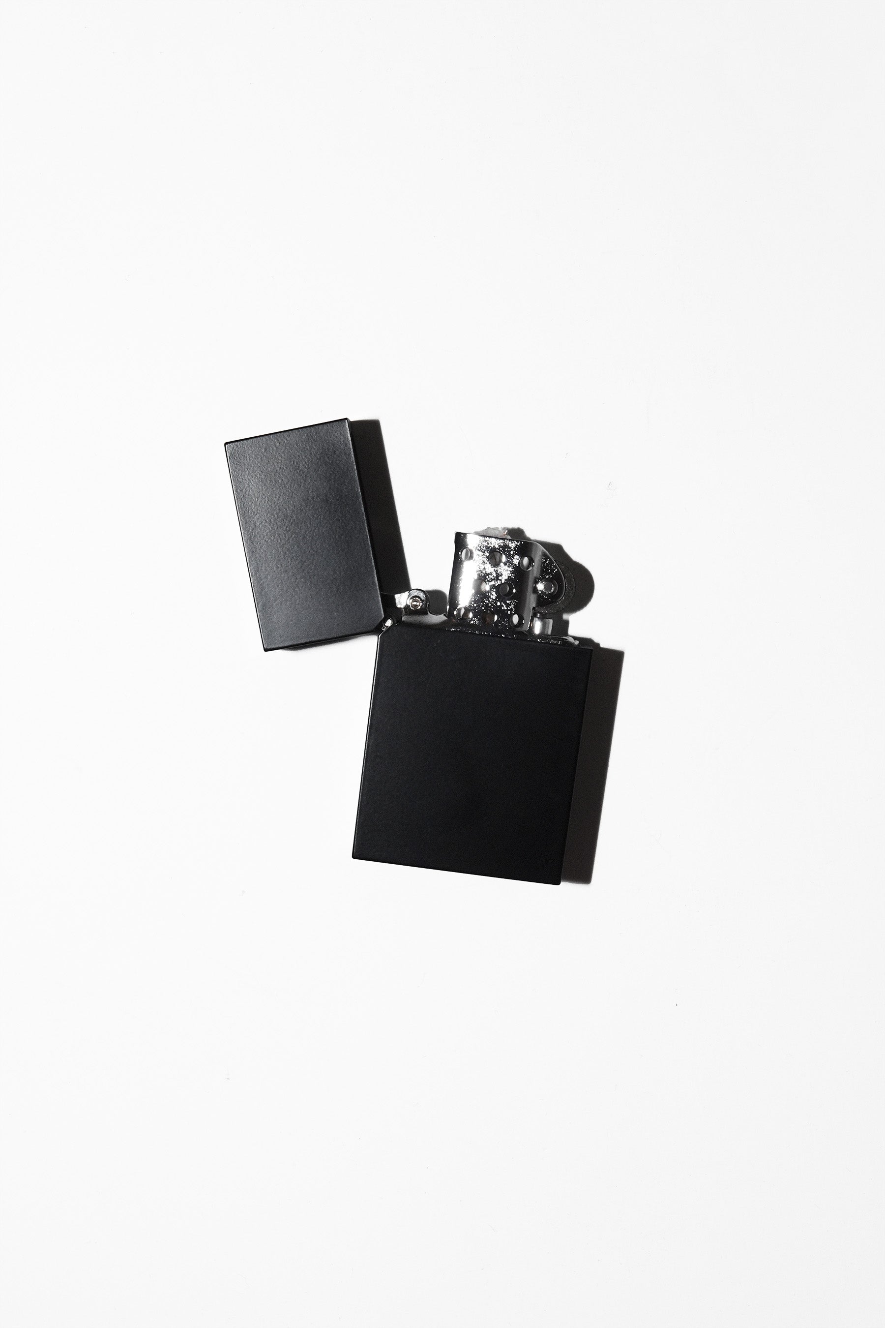 Tsubota Pearl Hard Edge Lighter in Black
